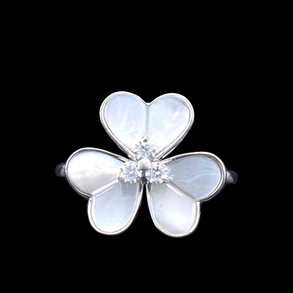 Impimo 0.15 CT moissanite and mother of pearl flower ring - front view of the shell flower head with its moissanite cluster centre.