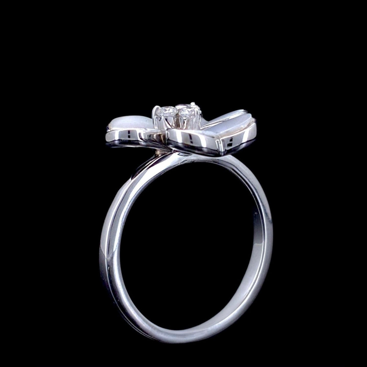 Impimo 0.15 CT moissanite and mother of pearl flower ring - view onto the flower head showing the alternating shell and moissanite petals.