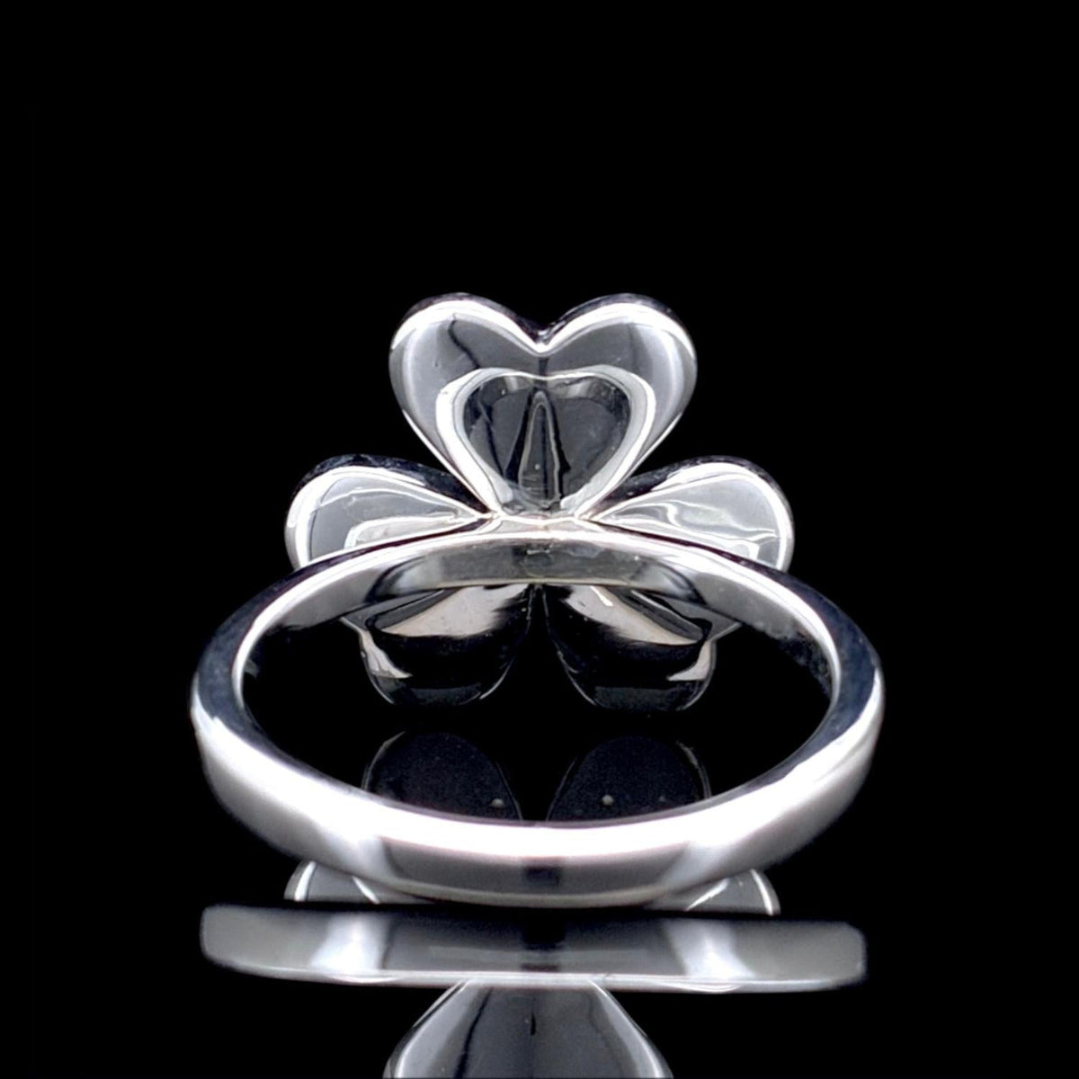 Impimo 0.15 CT moissanite and mother of pearl flower ring - close macro of the flower head and its moissanite cluster setting.