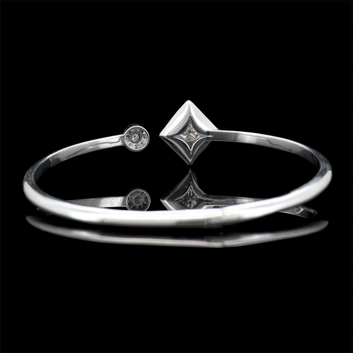 Impimo moissanite round centre bracelet - angled view with the round centre stone facing camera and the moissanite band curving away.