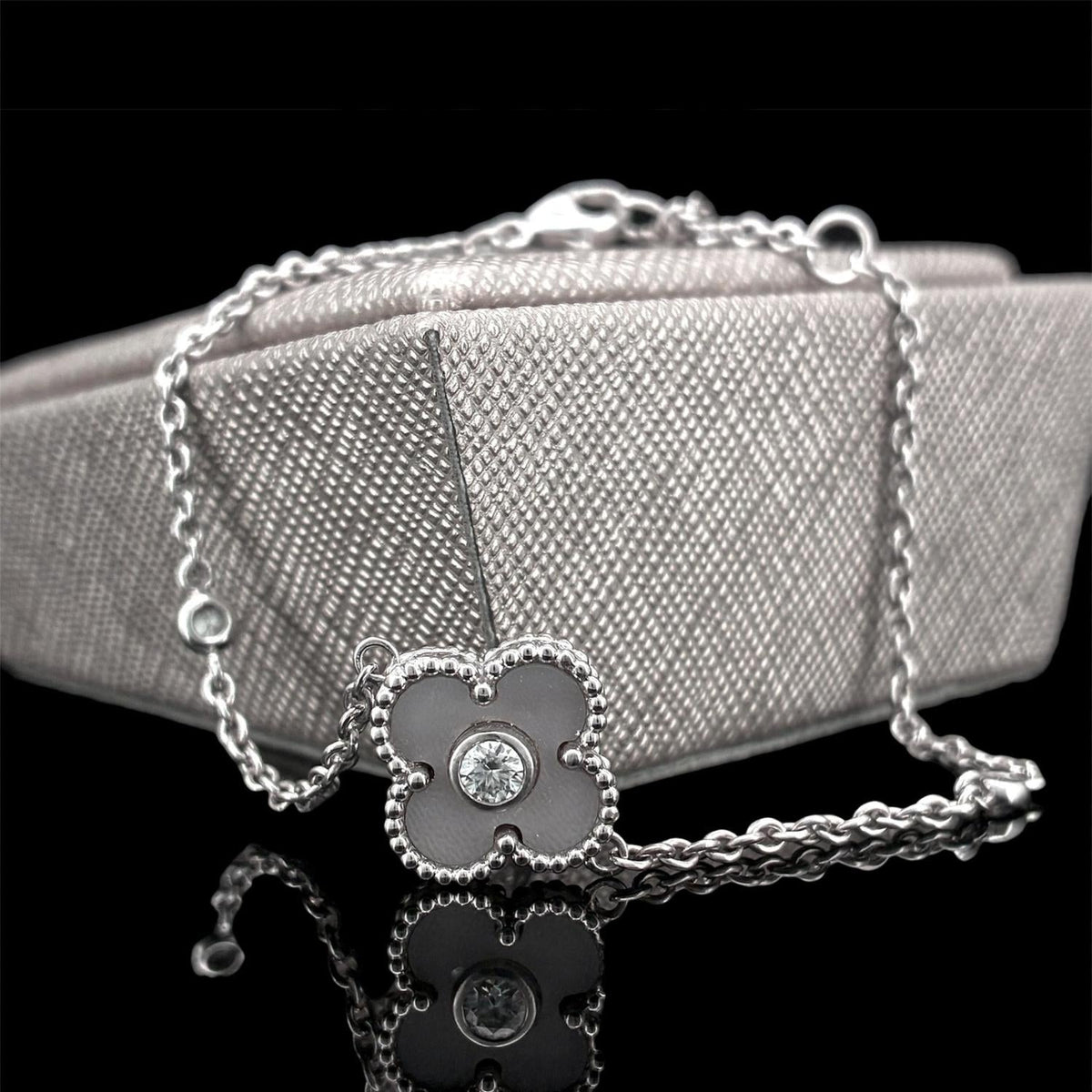 Impimo pink mother of pearl and moissanite four-leaf clover bracelet – alternate view