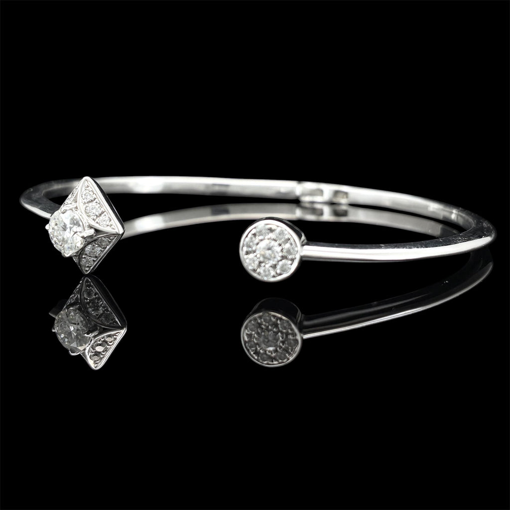 Impimo moissanite round centre bracelet - closer view of the round centre stone and the surrounding set stones on the polished band.