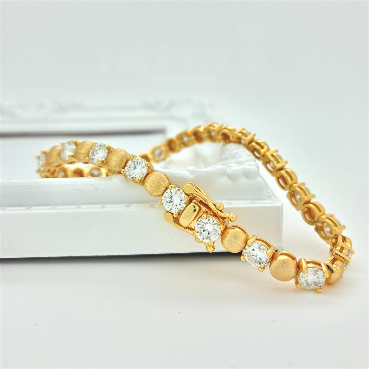 Impimo 8 CT (0.5 CT) Moissanite Round Cut Bracelet