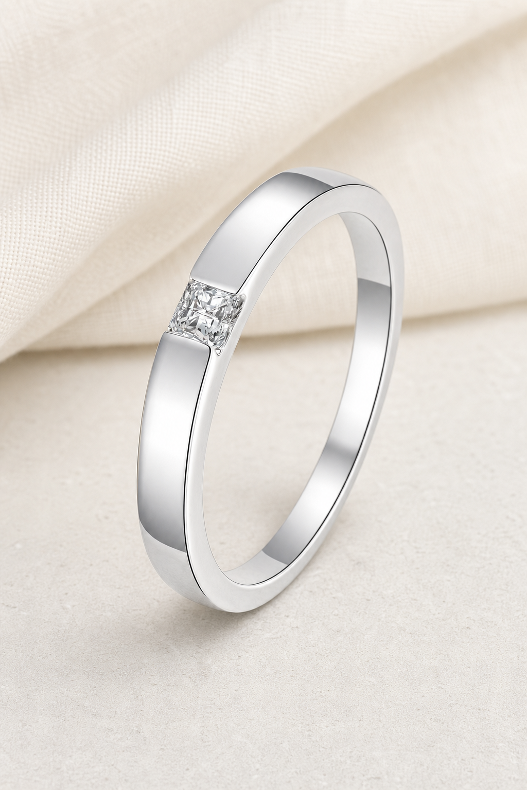 Impimo 0.3 CT Moissanite Princess Cut Ring - 925 Silver 18K Gold | display view on ivory linen
