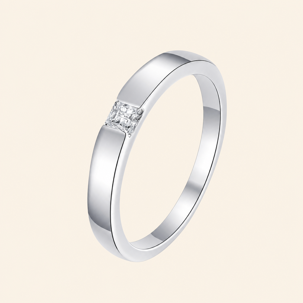 Impimo 0.3 CT Moissanite Princess Cut Ring - 925 Silver 18K Gold | packshot on ivory