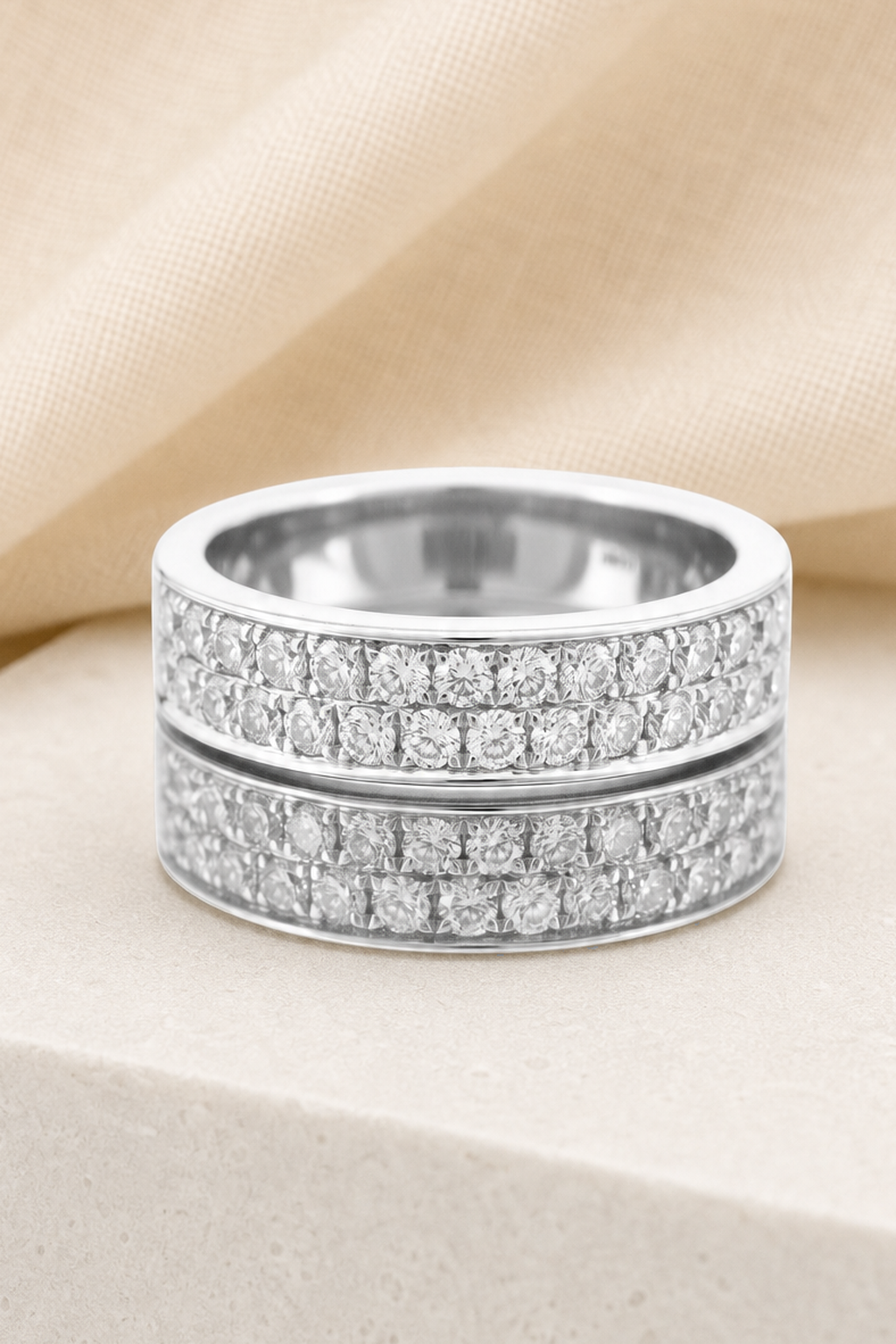 Impimo 0.9 CT Lab-Grown Diamond Round Cut Ring - Bubble Bezel Band - 925 Sterling Silver with 18K White Gold Plating | close-up detail of the setting