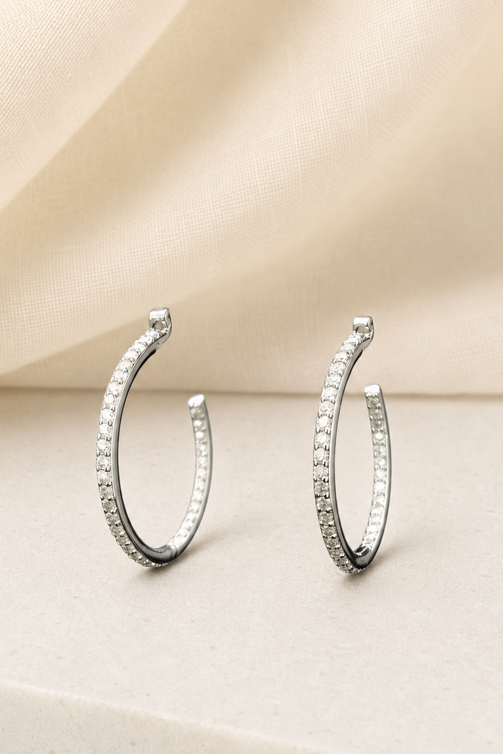 Impimo 0.6 CT Moissanite Round Cut Earrings - 925 Sterling Silver with 18K White Gold Plating | close-up detail of the setting