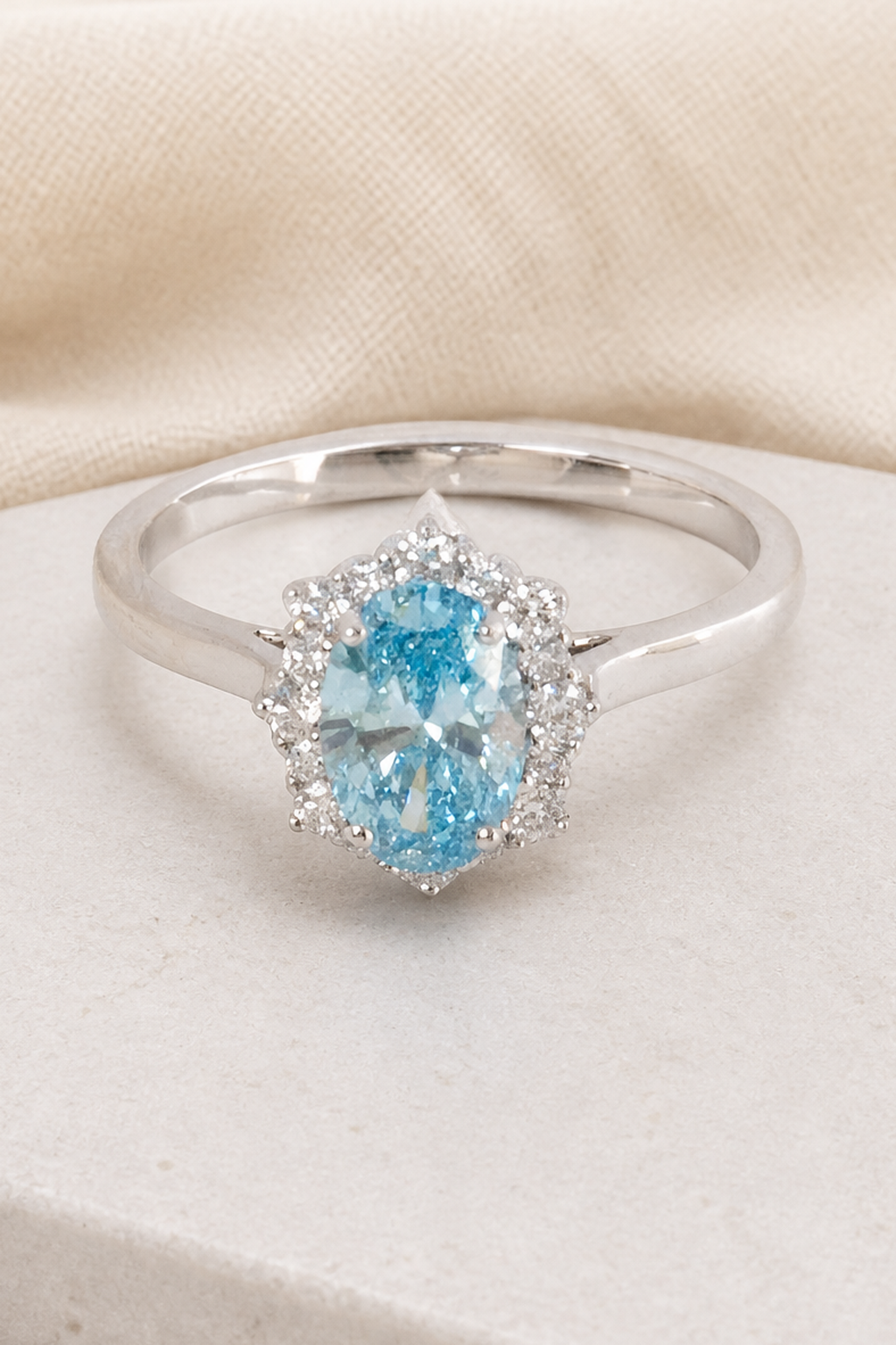 Impimo 1.27 CT Fancy Vivid Blue Lab-Grown Diamond Oval Cut Ring - 9K White Gold | close-up detail of the setting