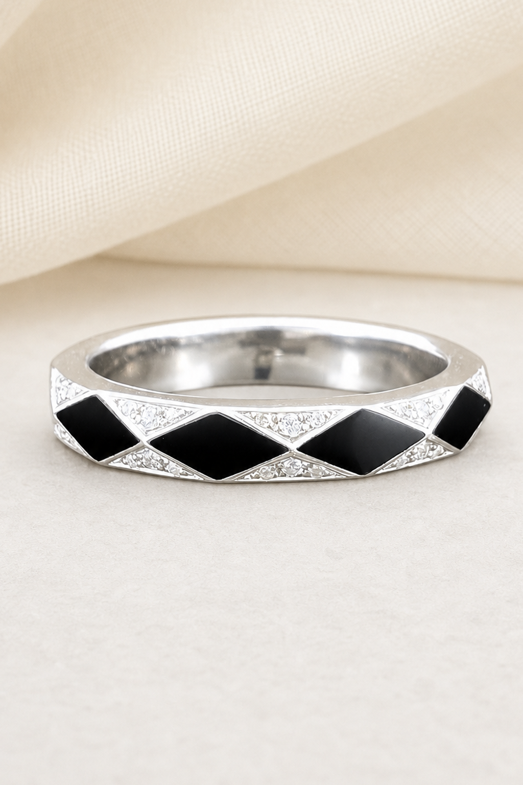 Impimo Moissanite & Black Onyx Geometric Ring - 925 Sterling Silver 18K White Gold | close-up detail of the setting