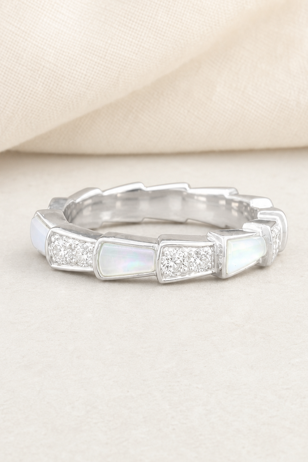 Impimo 0.35 CT Moissanite & Mother-of-Pearl Geometric Ring - 925 Sterling Silver 18K White Gold | close-up detail of the setting