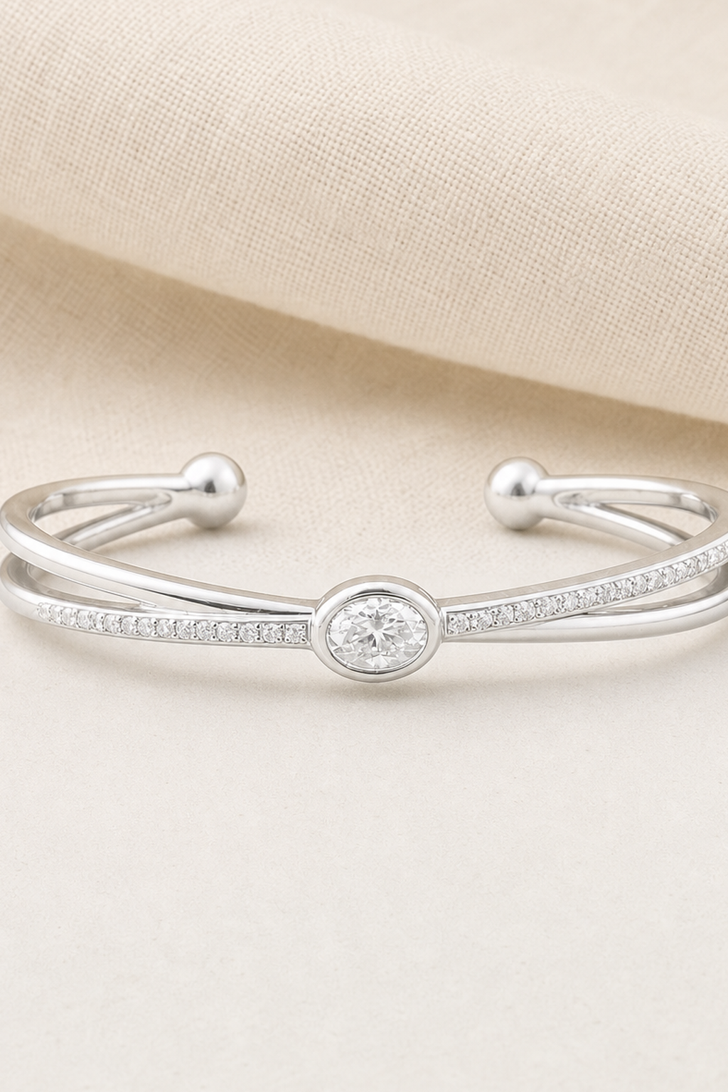 Impimo 1.60 CT Moissanite Bangle with Oval Center Stone - 925 Silver 18K White Gold | close-up detail of the setting