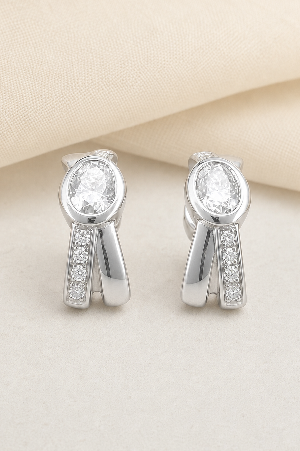 Impimo 1.15 CT Moissanite Oval Drop Earrings - 925 Silver 18K White Gold | close-up detail of the setting