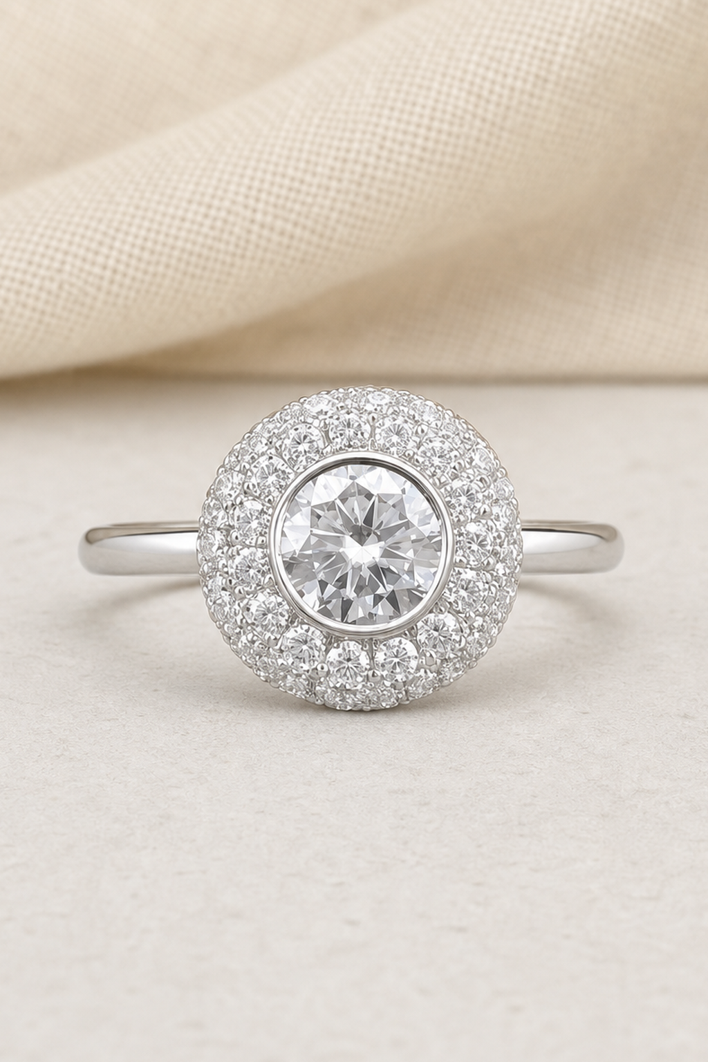 Impimo 0.5-1 CT Moissanite Halo Ring - 925 Sterling Silver 18K White Gold | close-up detail of the setting