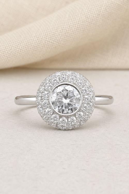 Impimo 0.5-1 CT Moissanite Halo Ring - 925 Sterling Silver 18K White Gold | close-up detail of the setting