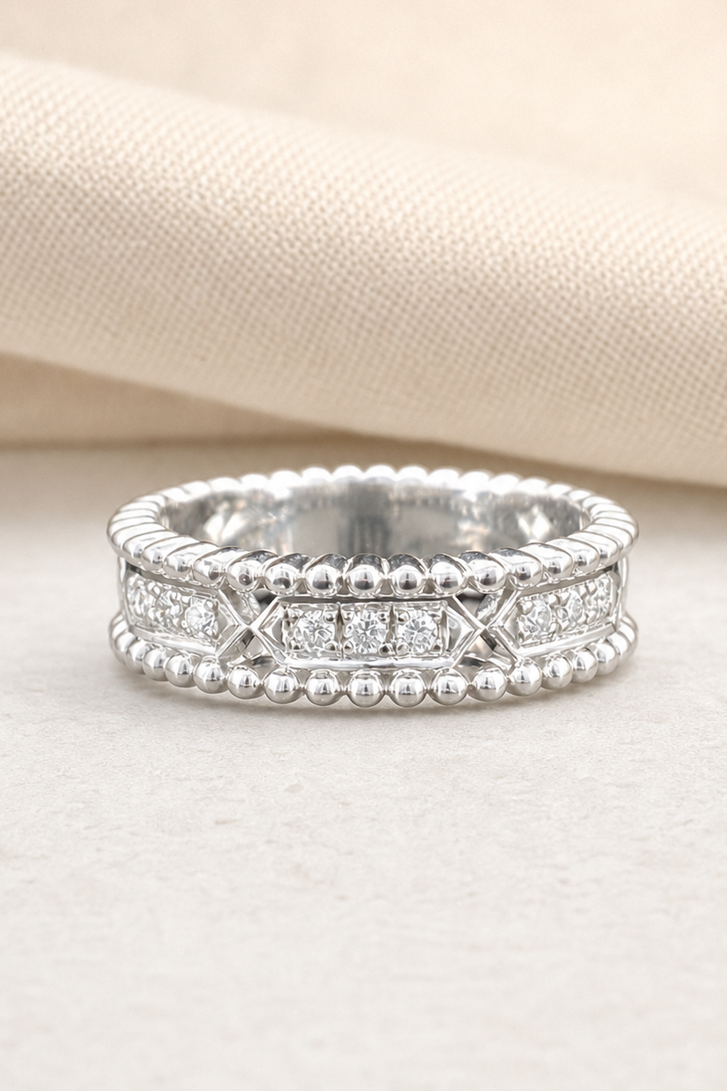 Impimo Moissanite Vintage Beaded Eternity Ring - 925 Sterling Silver 18K White Gold | close-up detail of the setting