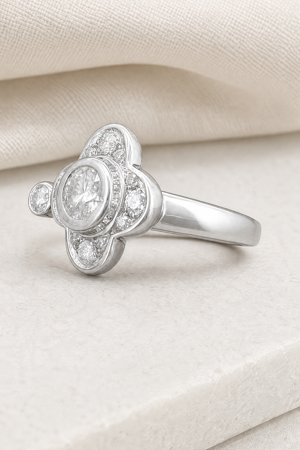 Impimo 0.90 CT Moissanite Vintage Ring - 925 Sterling Silver with 18K White Gold Plating — close detail