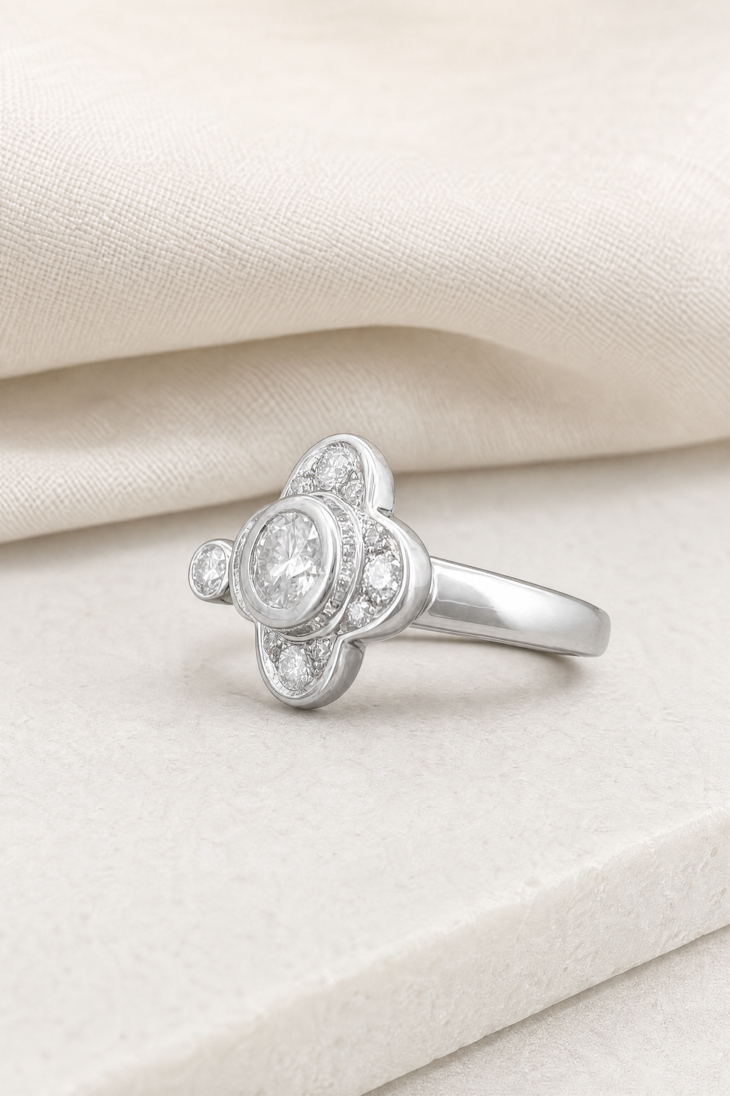 Impimo 0.90 CT Moissanite Vintage Ring - 925 Sterling Silver with 18K White Gold Plating — display view